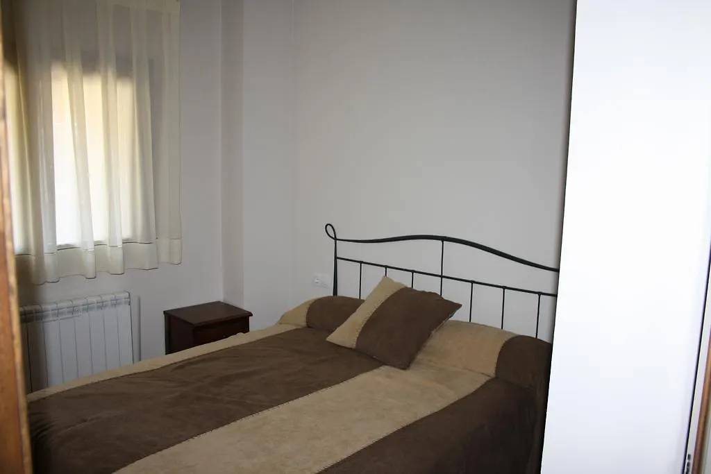 Nadal Apartaments Llavorsi 0*,  Spain