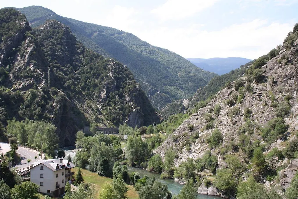 Nadal Apartaments Llavorsi 0*,  Spain