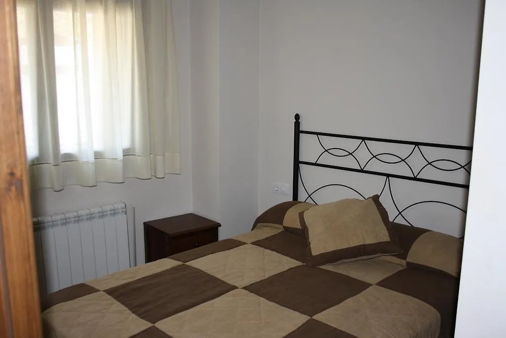 Nadal Apartaments Llavorsi 0*,