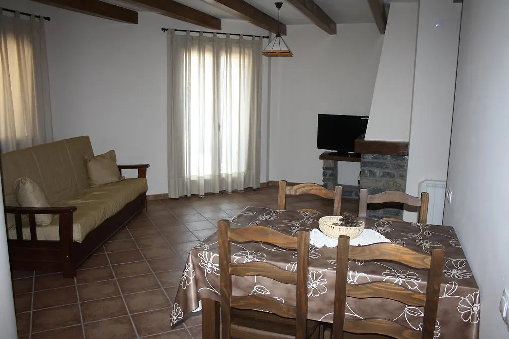 Nadal Apartaments Llavorsi 0*,